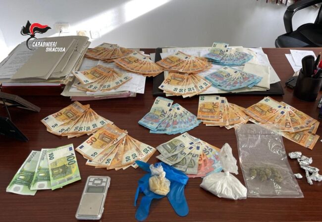 Droga occultata in casa, arrestata donna 50enne nel Siracusano