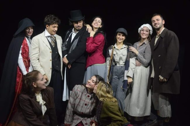 La Compagnia Buio in Sala in scena con “A Christmas Musical” porta il Teatro nel cuore della periferia