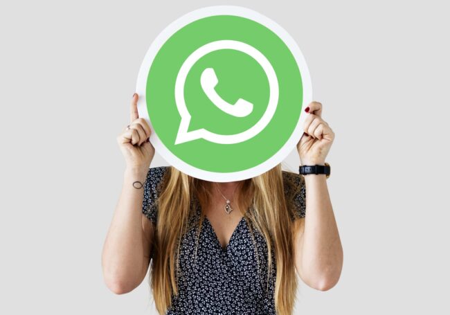 Gruppi WhatsApp di classe: guida alla sopravvivenza e identikit delle tipologie di genitori