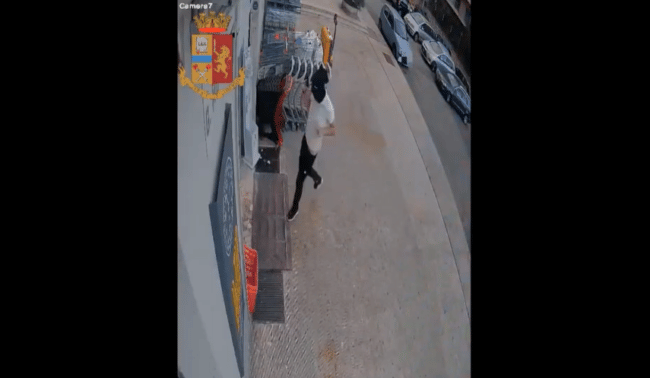 Rapine a mano armata nei supermercati e in un benzinaio, scattano 3 arresti – VIDEO