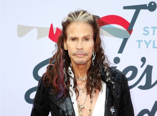 Il cantante degli Aerosmith accusato di molestie sessuali