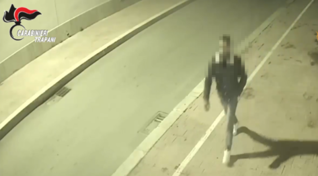 Incendia auto vicino al Tribunale, arrestato noto pregiudicato 32enne