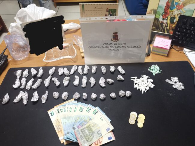 Controlli in via Capopassero e via Ustica, sequestro di droga e armi