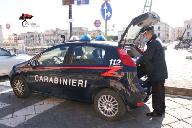 Ruba alcolici in un supermercato, arrestata una romena
