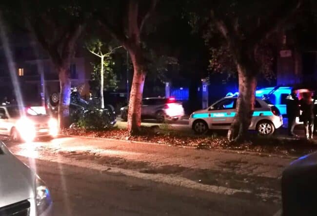 Catania, incidente alla Circonvallazione: auto ribaltata, traffico in tilt