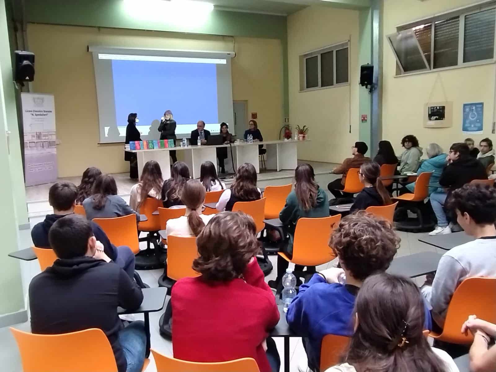 Un “alfabeto della civiltà greca”: incontro al Liceo “Spedalieri” di Catania – FOTO e VIDEO