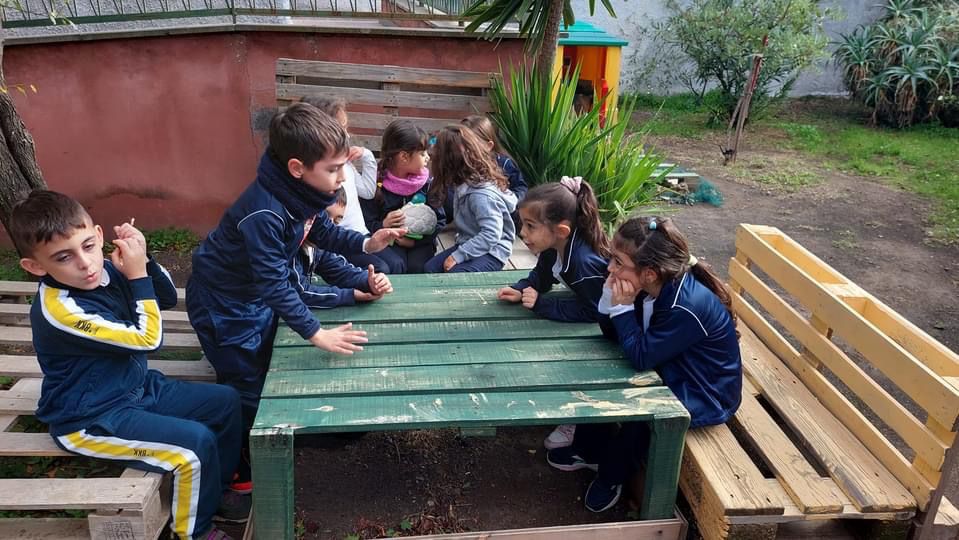 Outdoor education, i piccoli alunni del “De Amicis” di Tremestieri a contatto con la natura