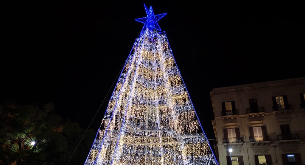Natale si avvicina e Palermo si prepara con ben 2 alberi: oggi pomeriggio l’accensione