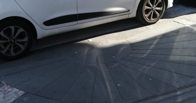 Parcheggi selvaggi nel II Municipio di Catania, lunghe code e disagi a non finire
