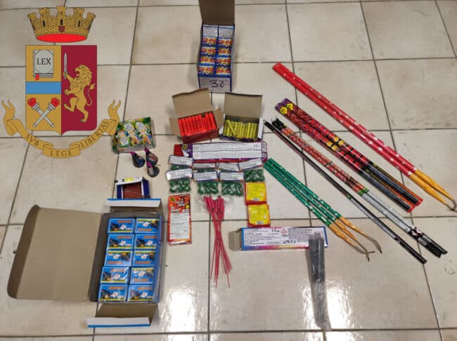 Sequestrati oltre 109 articoli pirotecnici a Catania, denunciato venditore ambulante