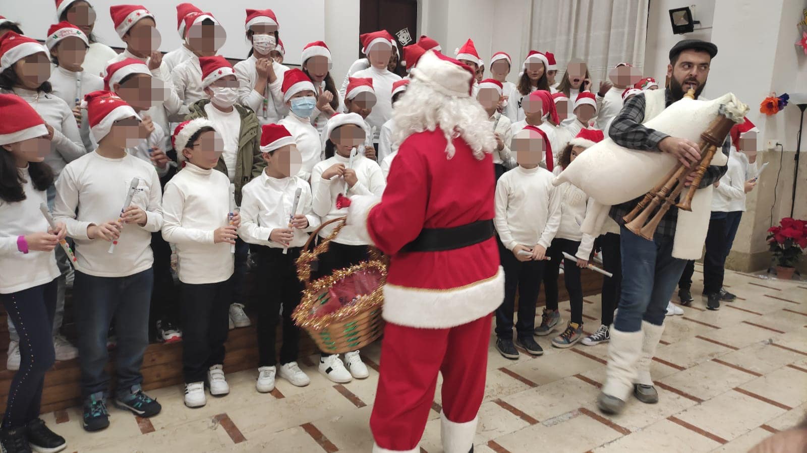 Catania, Babbo Natale e Zampognari nelle scuole del III Municipio