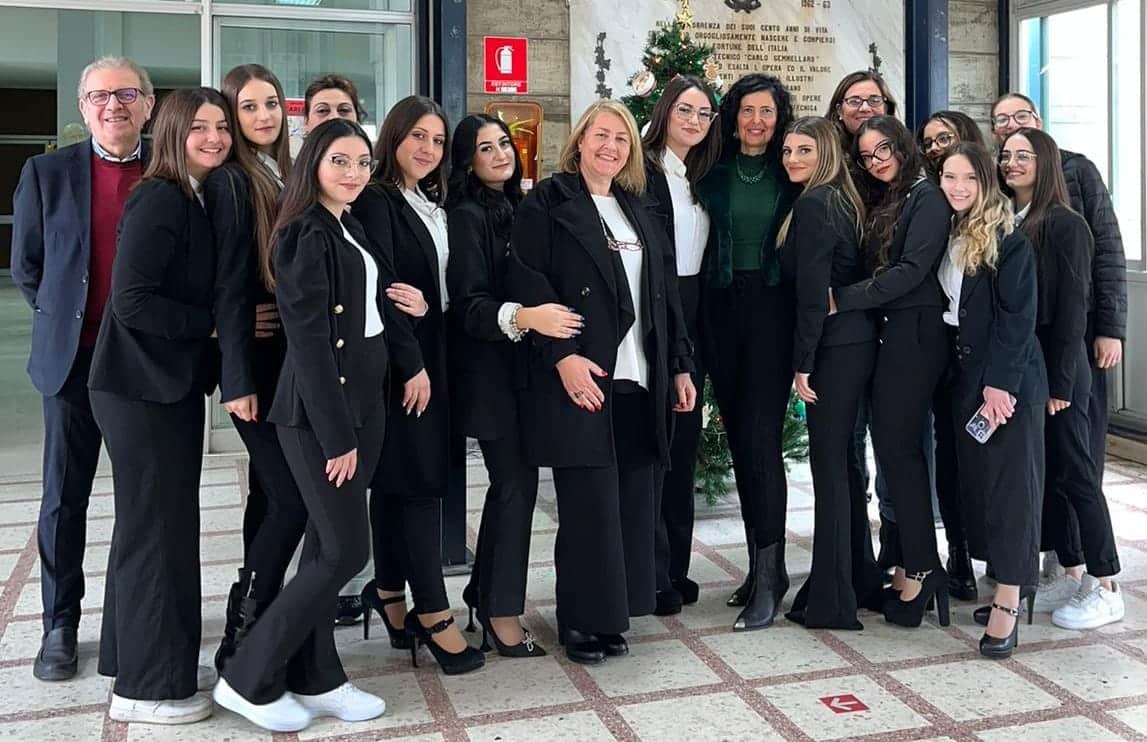 Open Day all’Istituto Gemmellaro: gli alunni delle medie e i genitori incontrano docenti e studenti