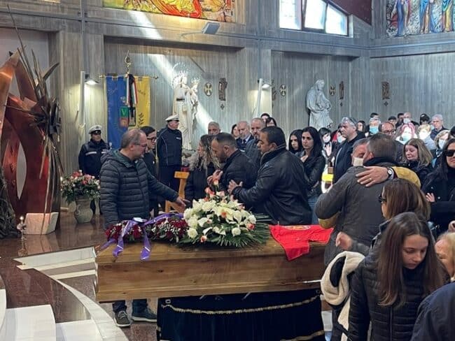 Omicidio di Villabate, l’ultimo saluto a Giovanna Bonsignore: “Un rapporto che si basa sulla violenza non è amore”