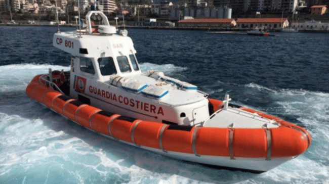Recuperato nelle acque dello Stretto naufrago caduto in mare