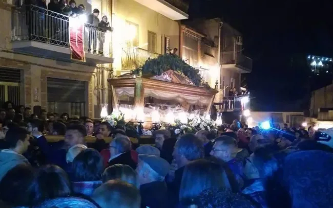 Processione con inchino davanti casa del boss: arrivano le condanne per 39 imputati