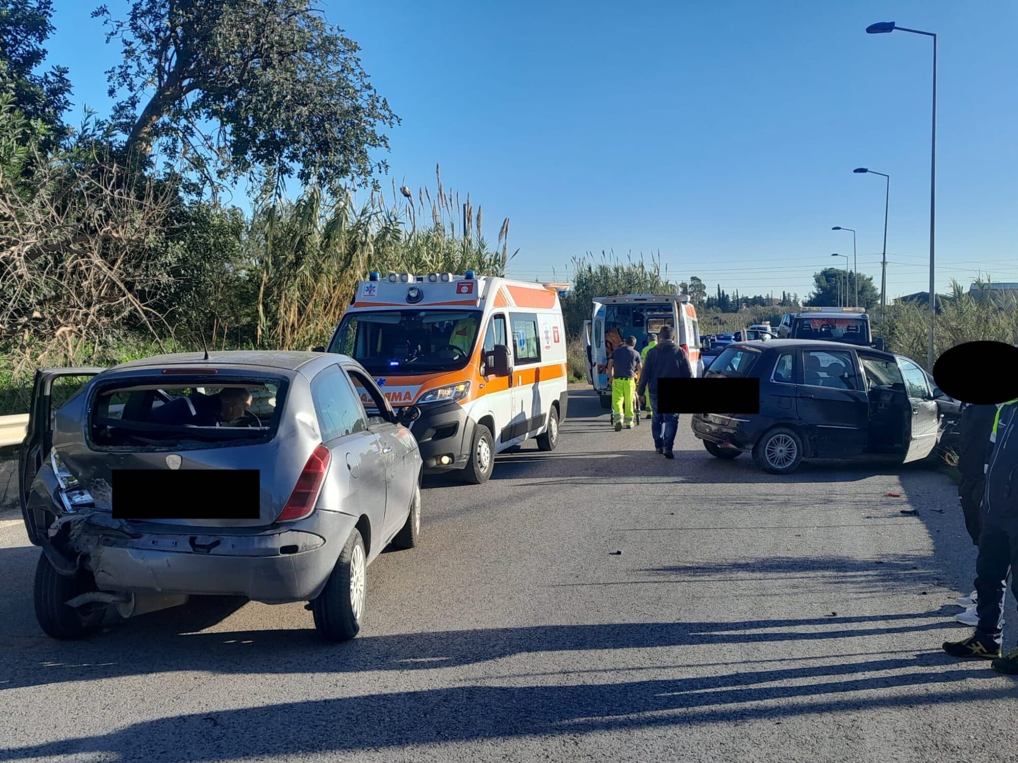 Scontro tra due mezzi nel Ragusano, tre feriti coinvolto anche un