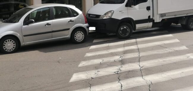 Corsa al regalo di Natale e parcheggio “selvaggio” a Catania. Ferrara: “Occorre intervenire”