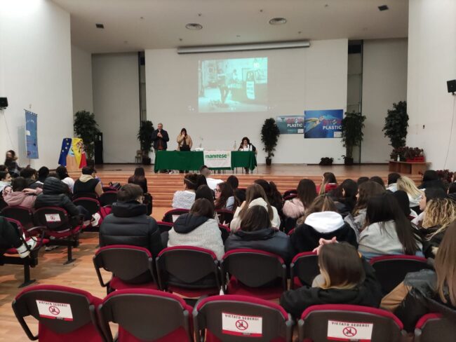 Gli studenti del Gemmellaro “volontari Manitese” per sostenere le donne africane