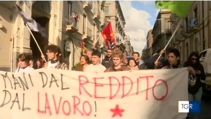 Catania scende in piazza in difesa del Reddito di Cittadinanza: “No allo sfruttamento lavorativo”