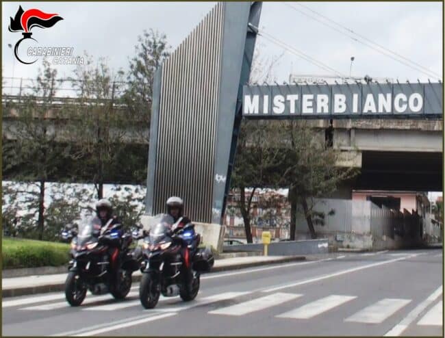 Beccato mentre ruba ponteggi a Misterbianco: arrestato 34enne