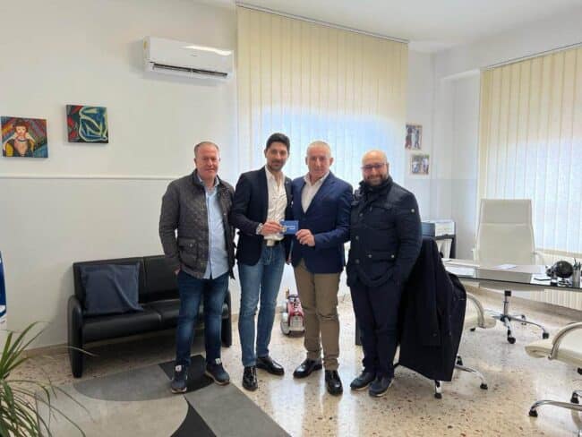 La Fenealuil Catania dona beni strumentali e informatici a un Istituto di Belpasso