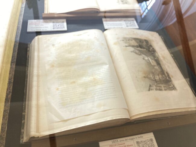 “Catania com’era”, la mostra di libri e disegni alla Badia