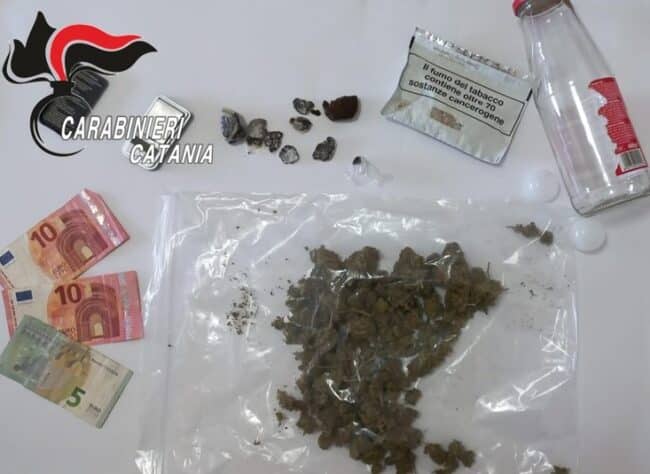 Coppia catanese con la droga in auto: scatta la denuncia, giovani “traditi” dall’eccessivo nervosismo