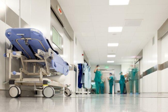 Danneggia il Policlinico dopo non aver ottenuto una visita per il padre malato: a processo un 38enne