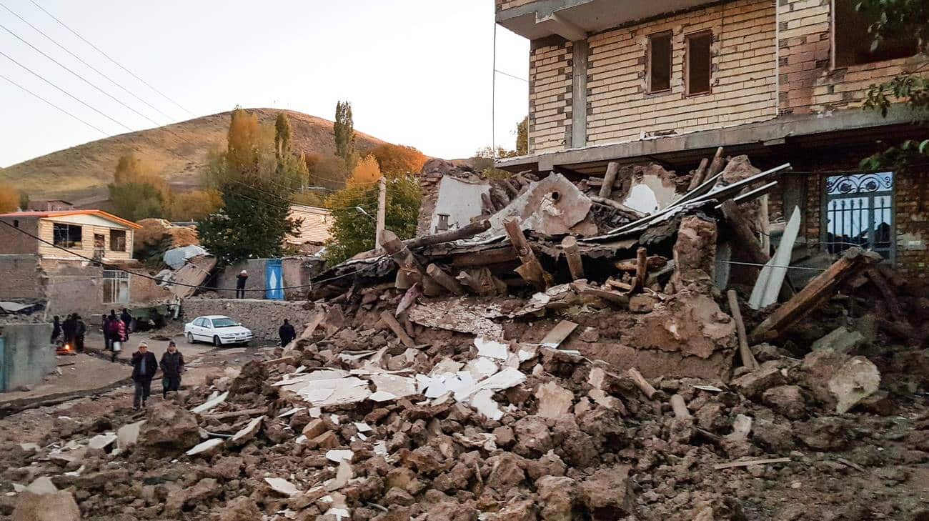 Iran, sisma 5.7: tre morti e 440 feriti. Pakistan, pullman in burrone: 41 morti