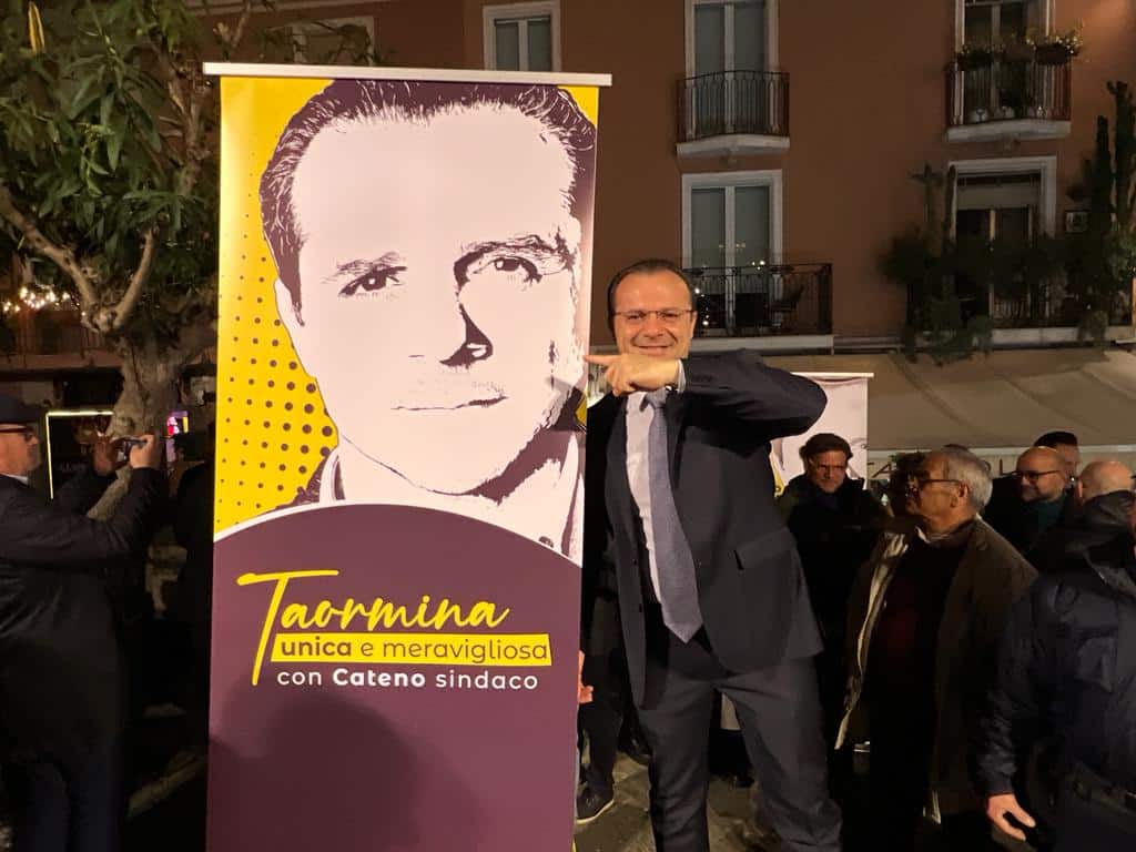 De Luca corre per diventare sindaco di Taormina: l’annuncio durante un comizio in piazza Duomo
