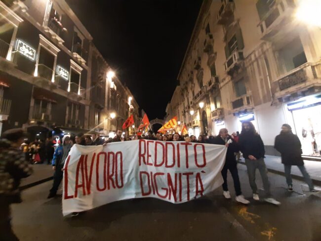 Catania, percettori Reddito di Cittadinanza scendono in strada in difesa del sussidio