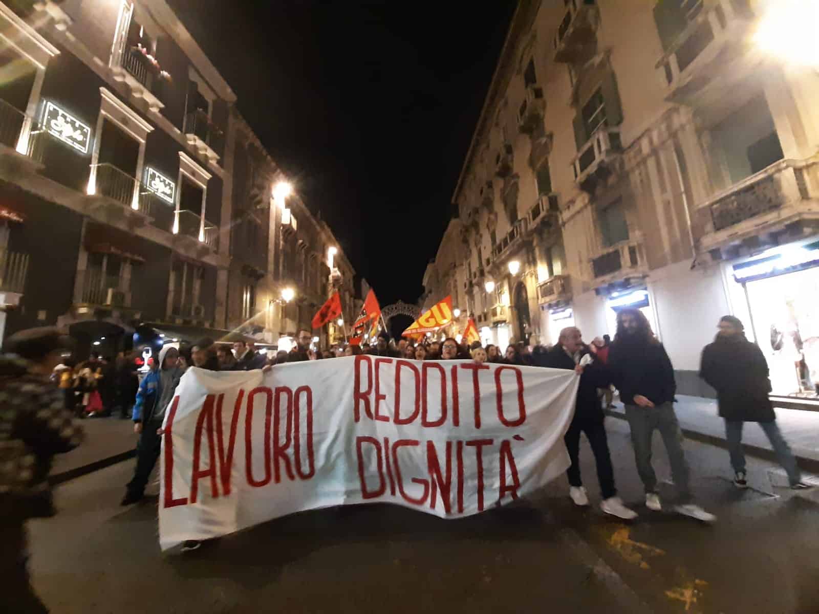 Catania, percettori Reddito di Cittadinanza scendono in strada in difesa del sussidio