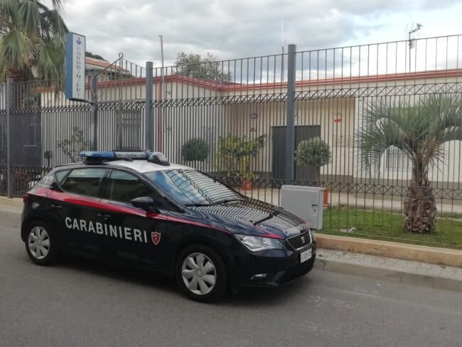 Indagine “Take Away”, arrestati quattro spacciatori: consegnavano la droga dalle finestre di casa – VIDEO