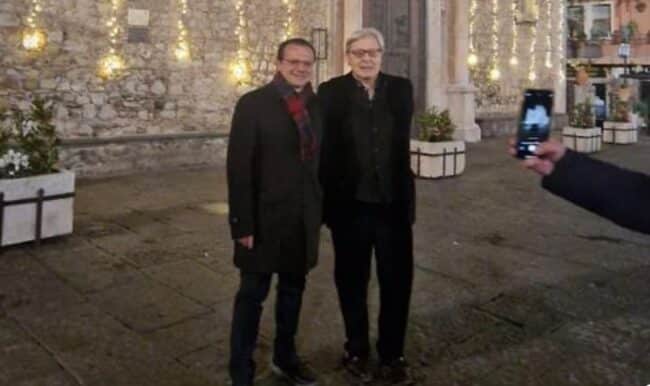 De Luca firma un patto con Sgarbi per le elezioni europee del 2024: “Serve una strategia innovativa”