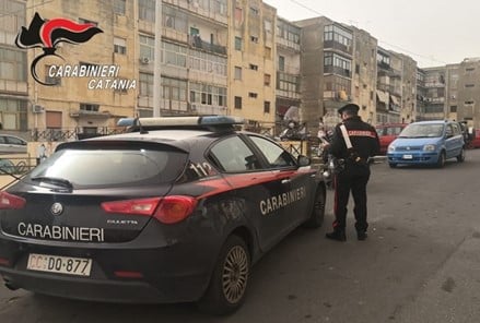 Ruba un borsone da una macchina in pieno centro: arrestato catanese per furto aggravato