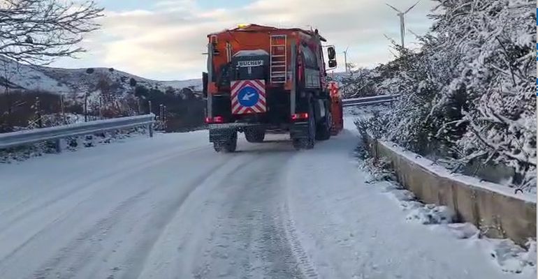 Anche a Messina arriva la neve, interventi in atto per garantire transitabilità sulle arterie stradali montane