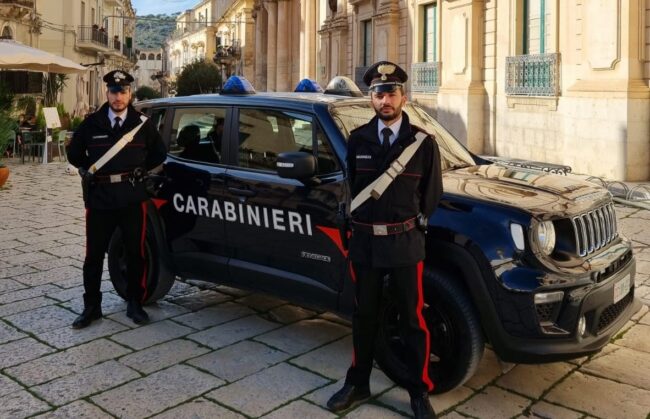 Tunisino evade dai domiciliari per comprare le sigarette e incontrare un amico