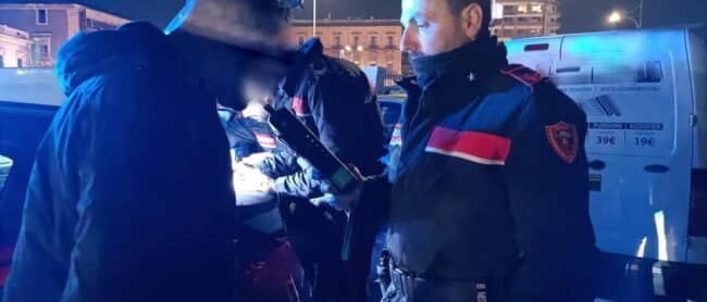 Controlli su strada a Catania, ritirate 4 patenti