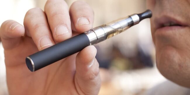 No al fumo all’aperto e stretta sulle sigarette elettroniche: il parere del titolare di Smoke Dealers