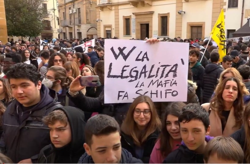 Manifestazione antimafia a Castelvetrano: “Siciliani stanchi di essere definiti conniventi di Cosa Nostra”
