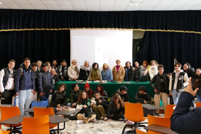 La Prof.ssa Maria Stelladoro presenta il suo libro “S. Agata vergine e martire” al Liceo “M. Rapisardi” di Paternò