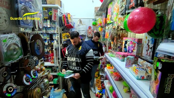 Catania, sequestrati circa 30mila giocattoli per bambini non sicuri e titolare sanzionato