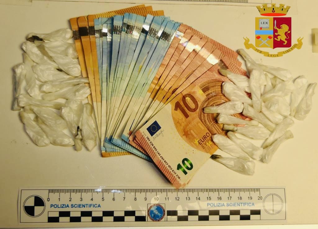 In una Panda con 36 dosi di cocaina e 560 euro, arrestato spacciatore extracomunitario