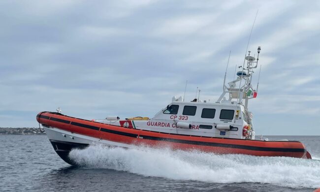 Infortunio di un marittimo su nave mercantile, intervento di soccorso al largo di Avola