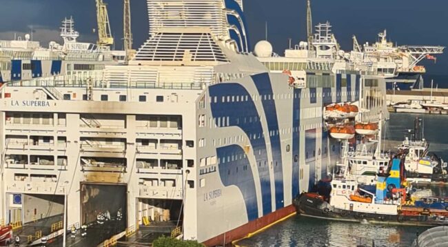 Palermo, aperto il portellone della nave Gnv Superba