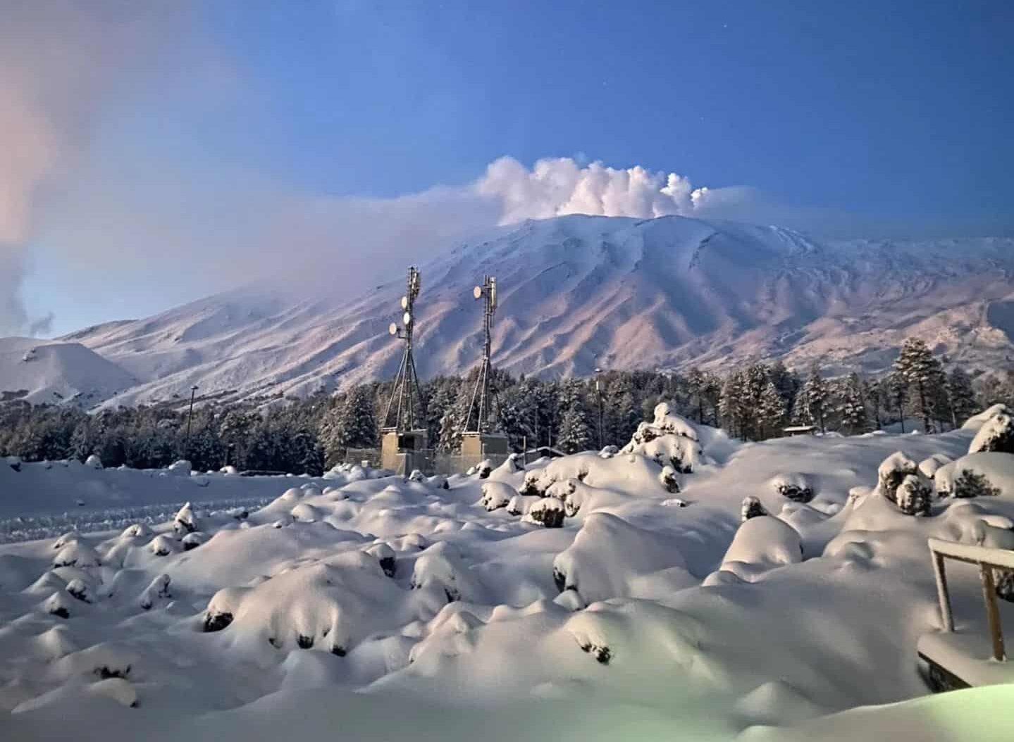 Neve sull’Etna, caduti ben 27 centimetri – FOTO e VIDEO
