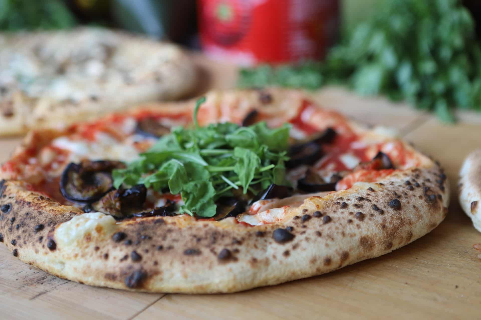 Giornata mondiale della pizza, la specialità italiana nel mondo: la vera ricetta napoletana