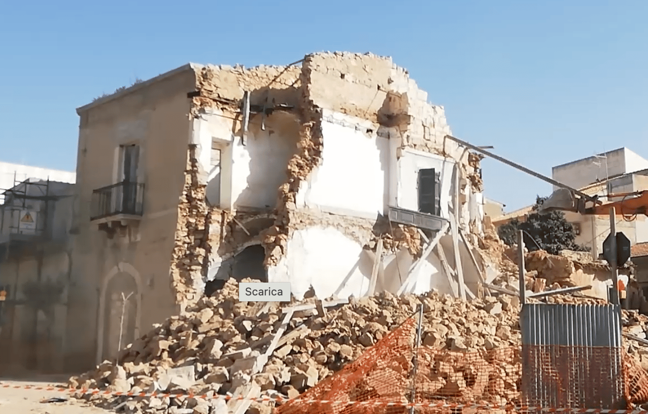 Dramma nel Ragusano, crolla un palazzo durante dei lavori – IL VIDEO