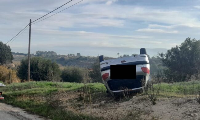 Incidente sulla SP 5, violento scontro tra due mezzi causa un ferito