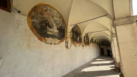 Catania, ritornano alla luce gli affreschi del Chiostro di Santa Maria di Gesù dopo il restauro